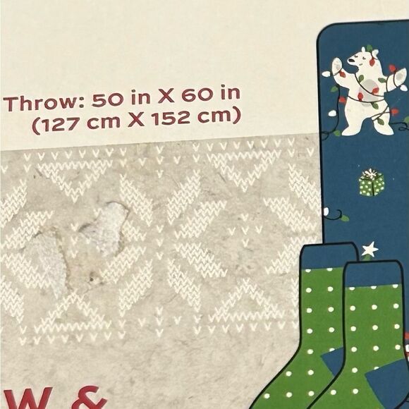 North Pole Polar Bear Christmas Blanket and Socks NWT - Picture 4 of 5